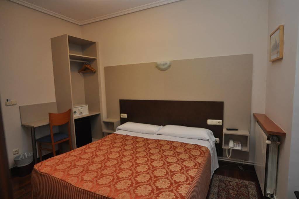 Pension Alameda Сан-Себастьян Экстерьер фото